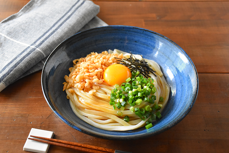 ごま油醤油の冷やし釜玉うどん